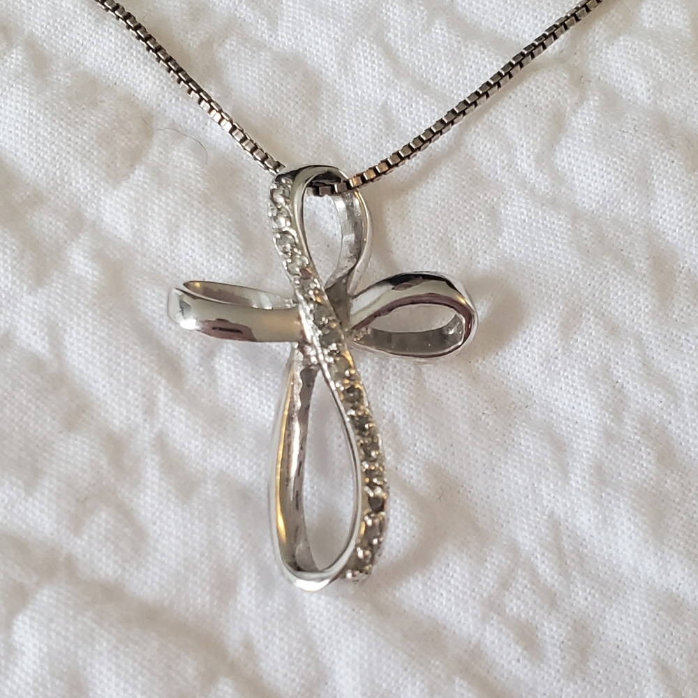 Infinity Cross Pendant On A Silver Chain Necklace 925 Italy